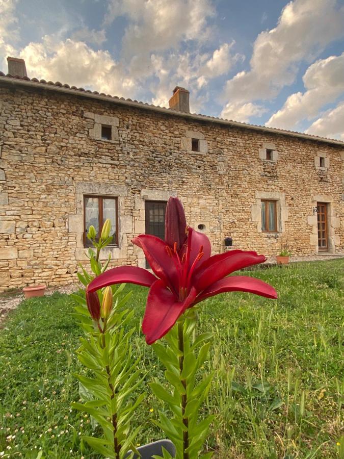 Le Papillon Villa Savigne Exterior photo
